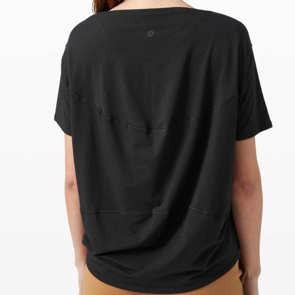 Lululemon back in action t-shirt new with tags black NWT